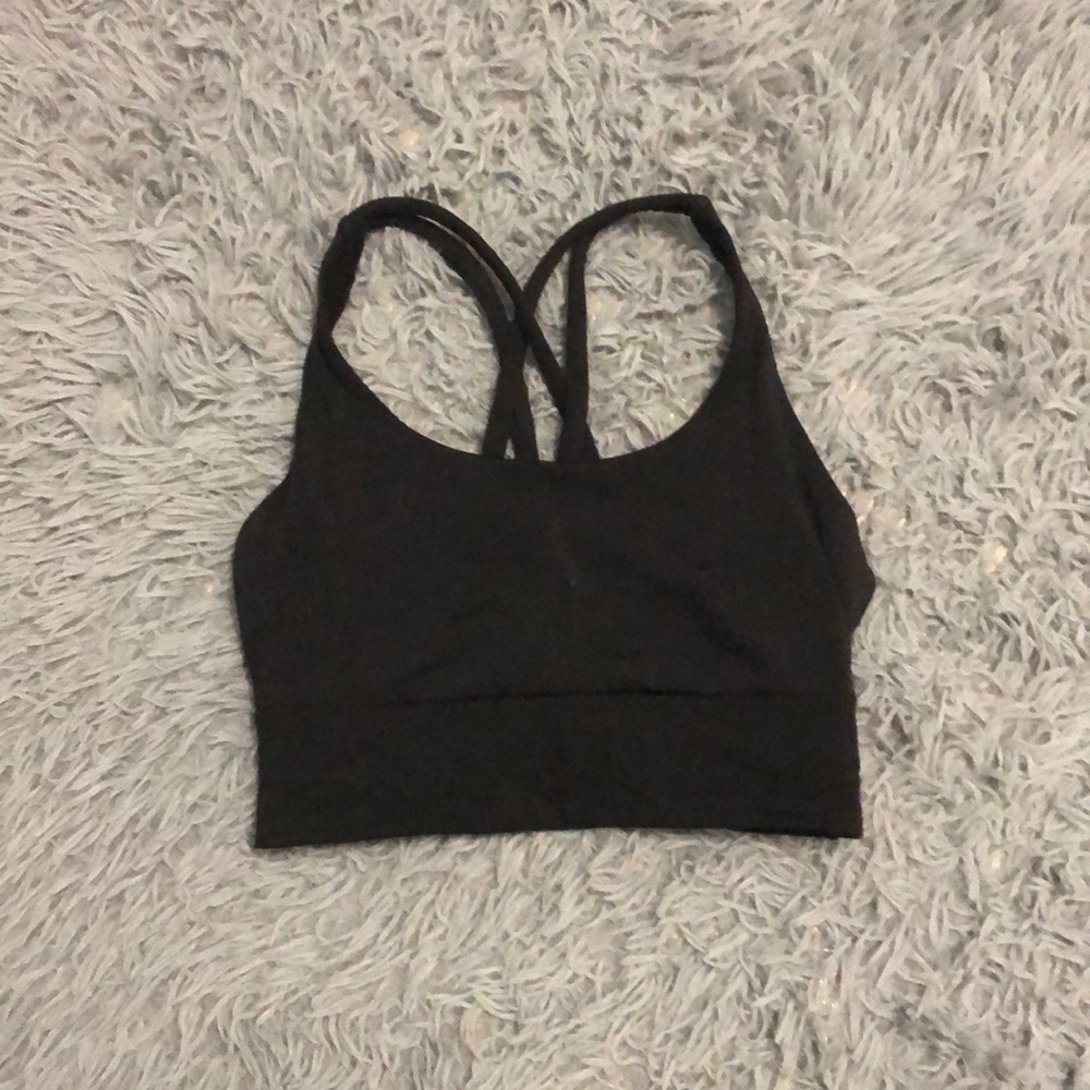 Really comfy and cute black dance top in a women’s extra small from Avia 🖤🫶🏻